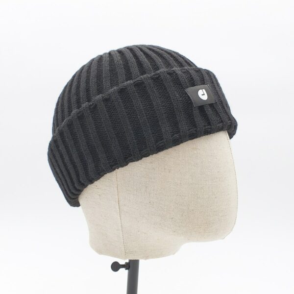 black short beanie profile dcjeans