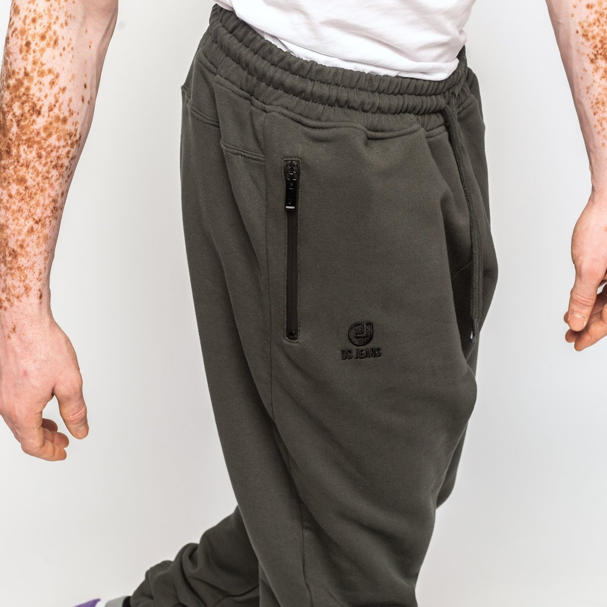 Basic Khaki Jogging Pants DCjeans saroual and clothing